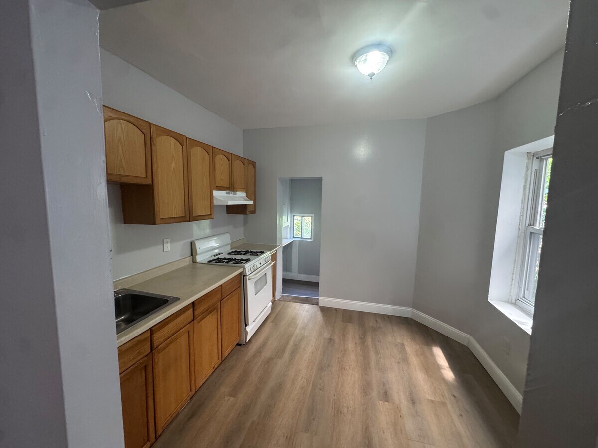 Photo - 843 S Alden St