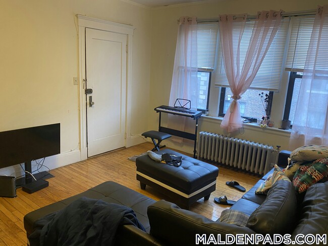Building Photo - 349 Pleasant St Rental