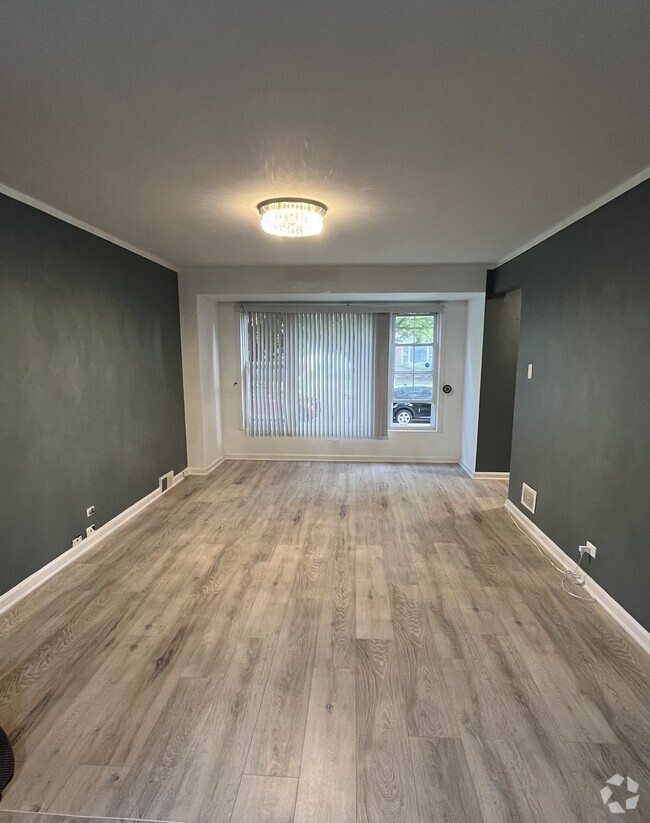Building Photo - 3622 W 79th Pl Unit 1st Floor ONLY - NO BSMT Rental