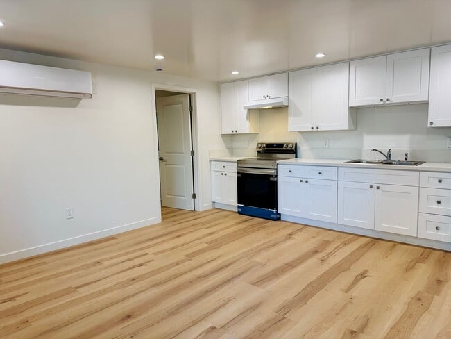 Photo - 2922 8th Ave Unidad 2924 1/2 8th Ave