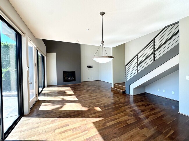 Building Photo - COMING SOON! 3-bedroom / 3.5 Bathroom Cond...