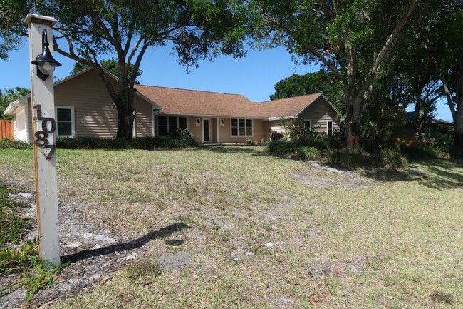 Photo - 1087 NE Quinn Pl