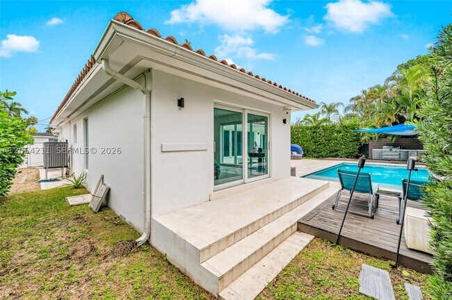 Photo - 1080 NE 104th St