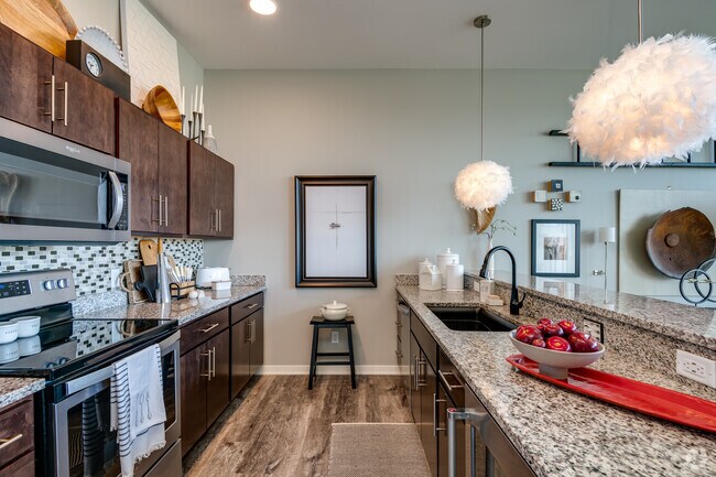2 BR, 2 BA - 929SF