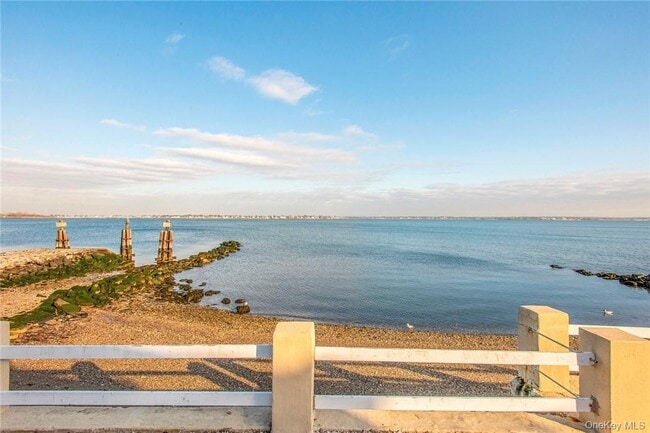 Building Photo - 1494 Shore Dr Unit 7F