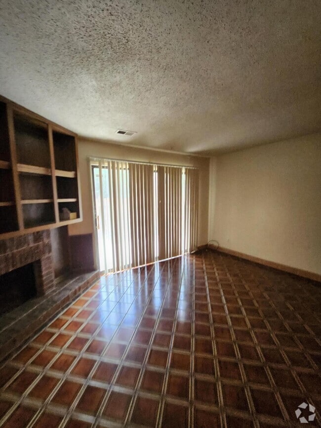 Building Photo - 3827 Montgomery Blvd NE Unit 202 Rental