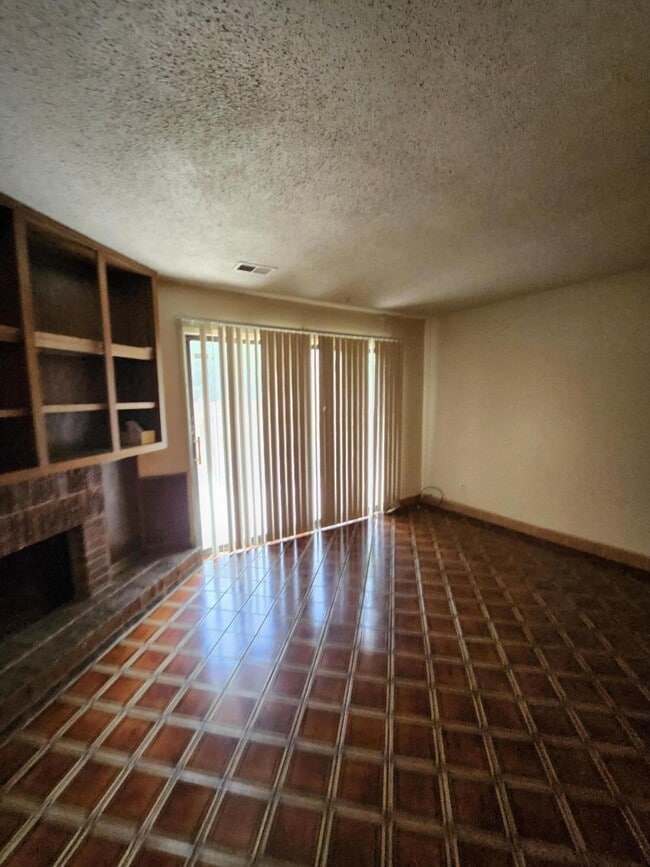 Building Photo - 3827 Montgomery Blvd NE Unit 202 Rental
