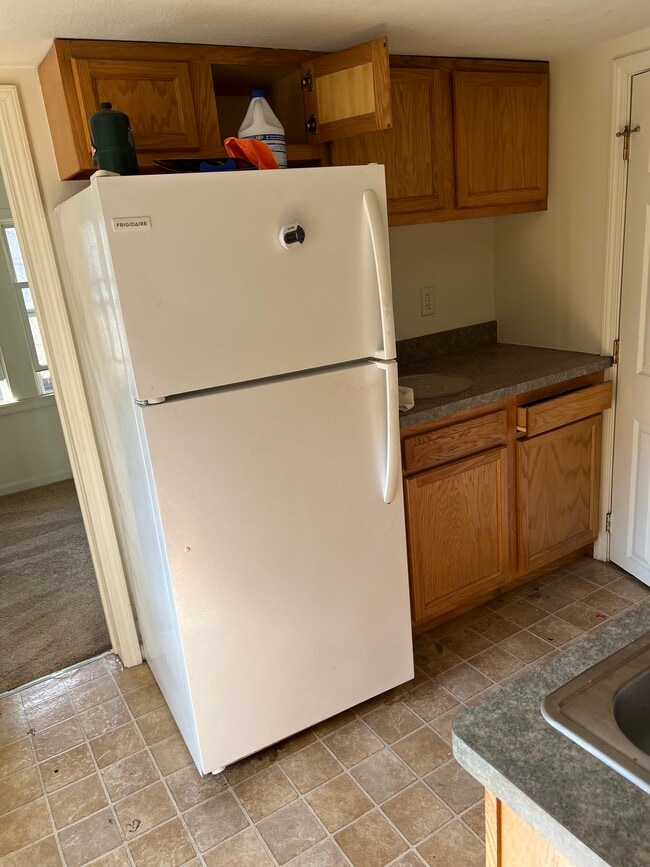 Photo - 127 College Pl - Utilities Included