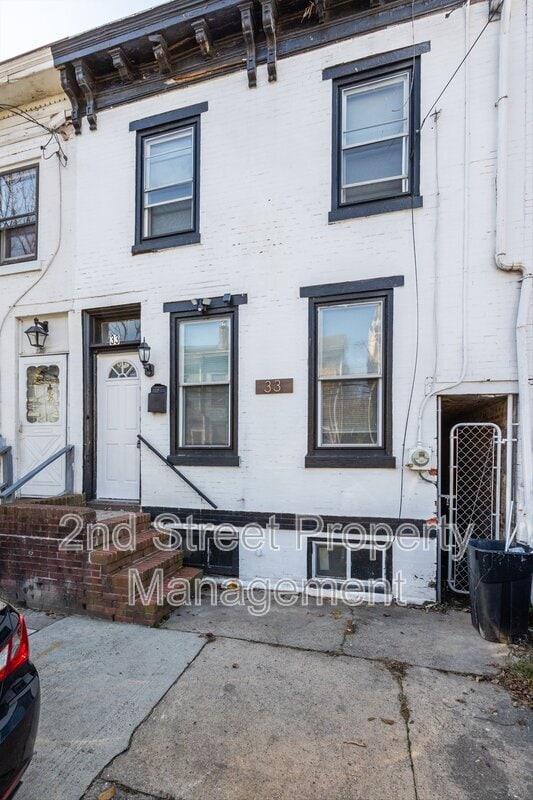 Building Photo - 33 Oak St Rental