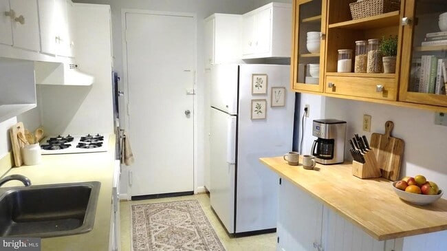 Photo - 10201 Grosvenor Pl Unidad 312