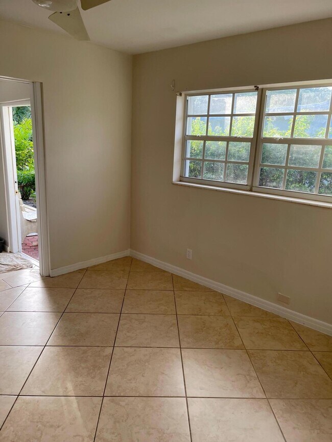 Photo - 2300 NE 5th Ave