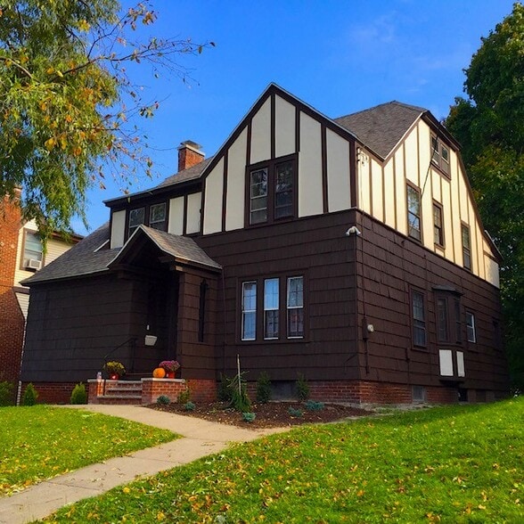 311 Comstock Ave