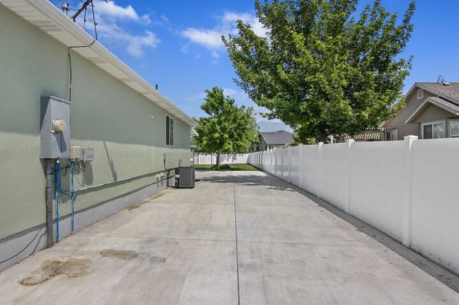 Photo - 2884 N 675 E