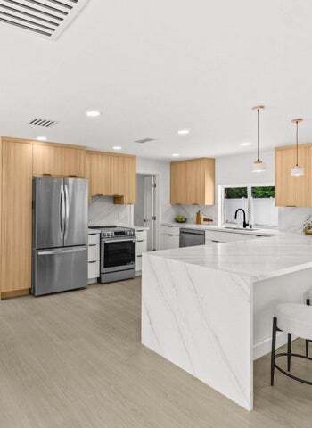 Building Photo - 608 SE 2nd Ave