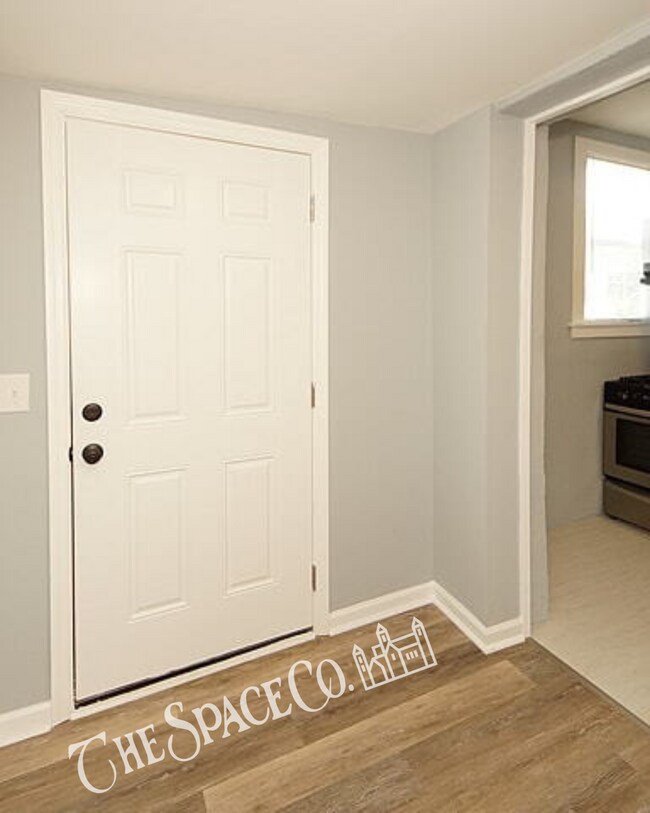 Photo - Charming 2-Bedroom Retreat in Vibrant Charleston Perfect for Cozy Living! Unidad B