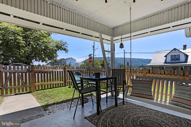 Photo - 389 Thompson St