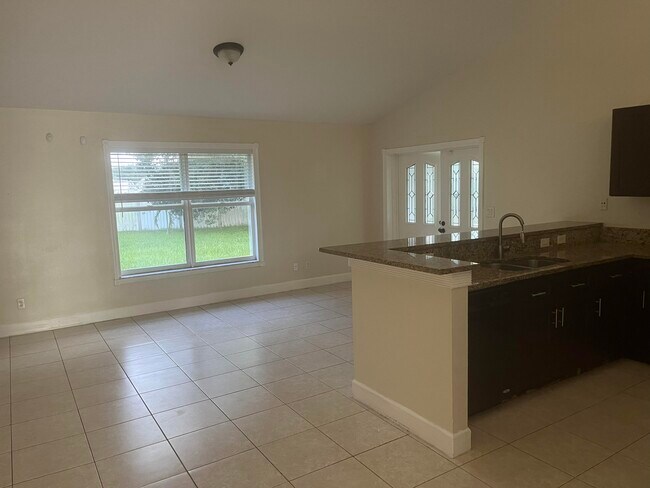 Photo - 702 SW Amber Terrace