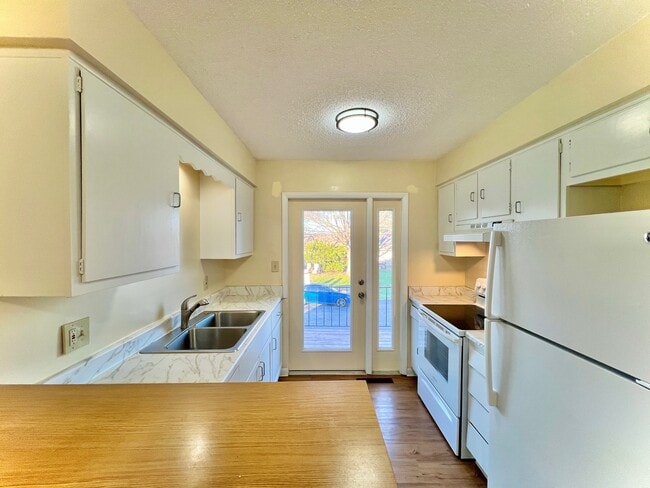 Kitchen - 9315 Bluejacket St Unit #2