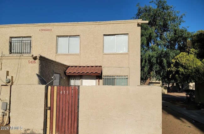 Building Photo - 5415 W Lynwood St Rental