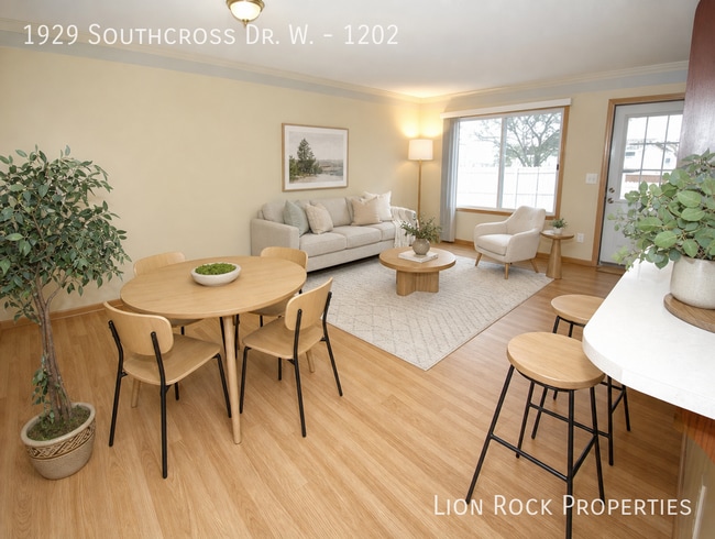 Photo - 1929 Southcross Dr W