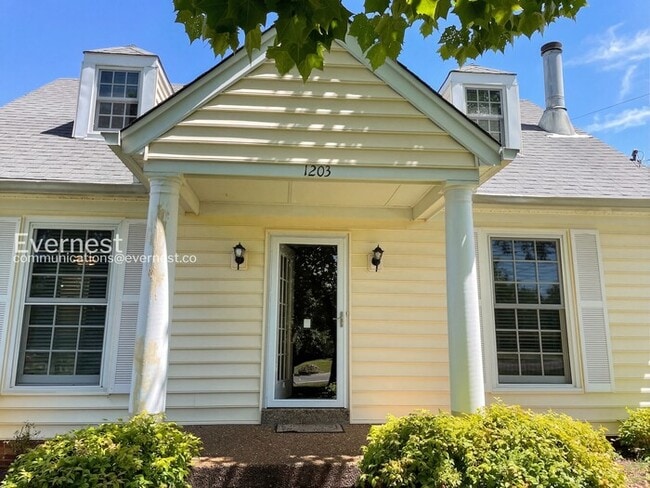 Building Photo - 1203 Countryside Dr