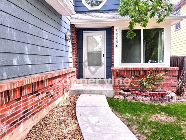 Photo - 10731 Kipling Way