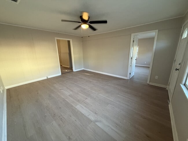 Photo - 75 E 3rd St NE