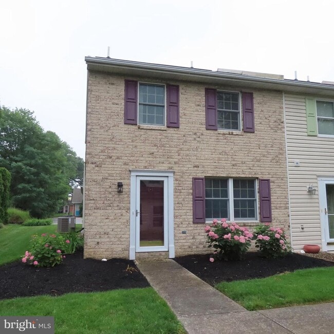 Photo - 11 Beacon Ct Townhome