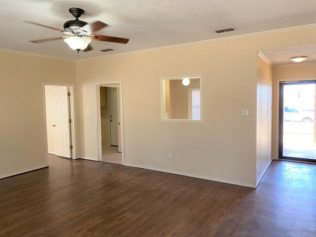 Photo - 6845 Iola Ave