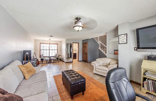 Photo - Gorgeous 2 bedroom 2.5 bath townhouse