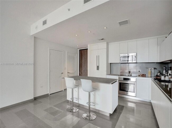 Photo - 88 SW 7th St Unidad 907