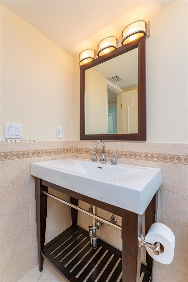 Photo - 545 SE 12th St Unit 305