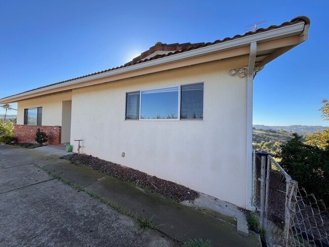 Photo - Spectacular Retro Home in a Rural Setting with Views and Space