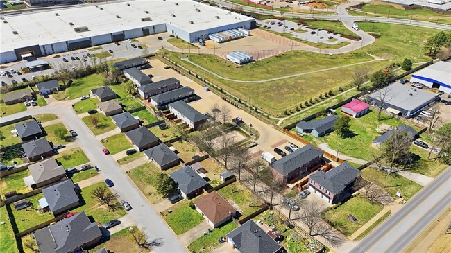 Building Photo - 2400 SE Jayel Terrace