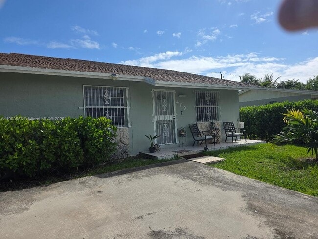 Photo - 409 SW 8th Ave