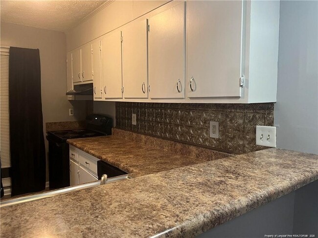 Photo - 405 Kirkcaldy Ct