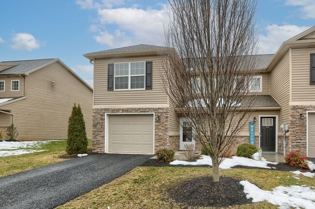 Photo - Fully Furnished 3 bedroom townhome