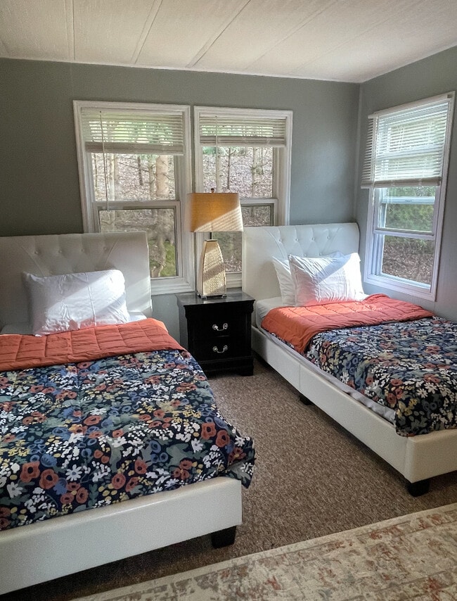 Photo - 24 Rivercrest Ln