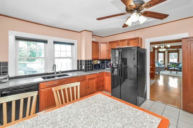 Photo - 404 Mt Auburn St