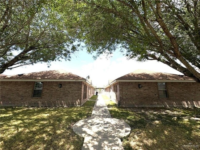 Building Photo - 2207 W Candlelight Ln Unit 4 Rental