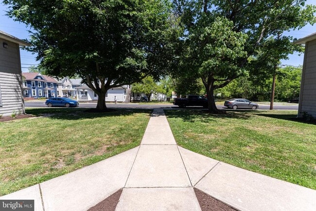 Photo - 802 Travers St Unit 4