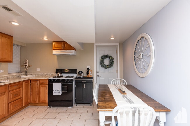 Photo - 1332 W Barry Ave Unit GDN