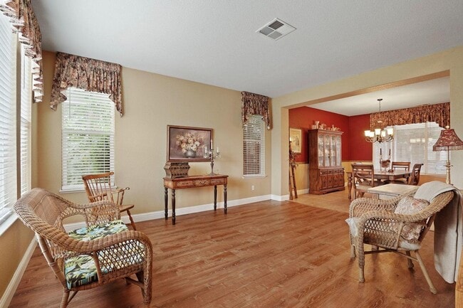 Photo - 549 Glenbriar Cir