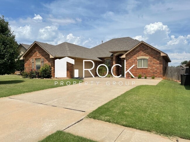 Building Photo - MOVE IN SPECIAL FOR JANUARY MOVE INS! 3 Bedroom, 2 Bath, 2 Car Garage - SELF TOURS AVAILABLE SOON!