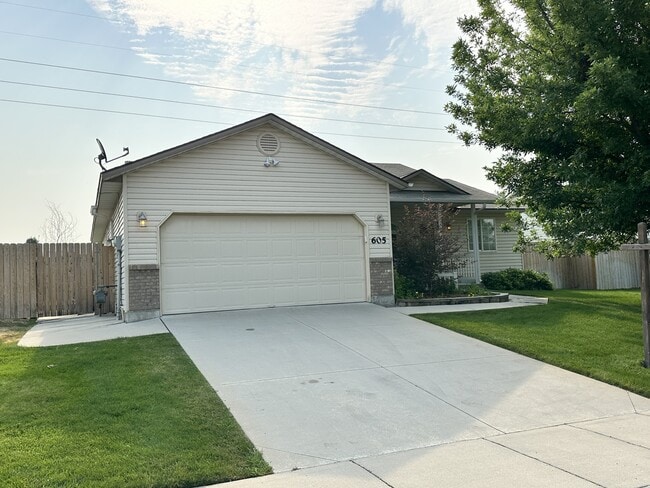Building Photo - 605 W Mulberry Loop