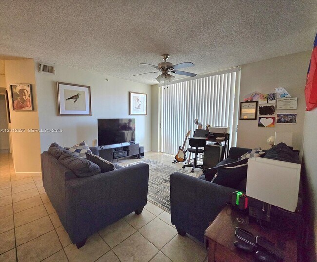 Photo - 1715 Village Blvd Unidad 205