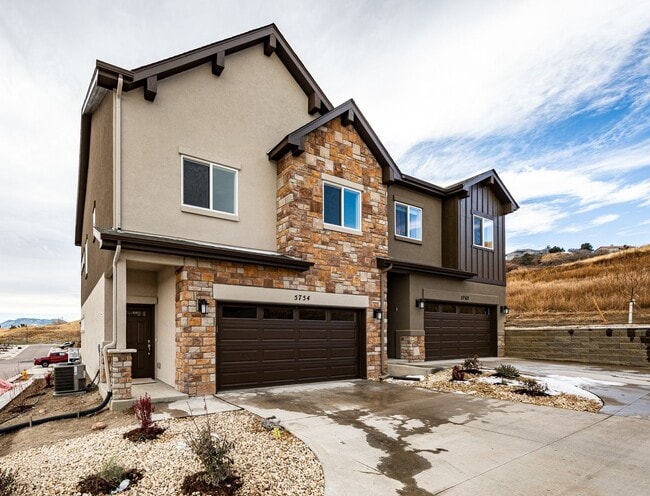 Building Photo - Gorgeous Views End Unit 3 Bed Townhome nex...