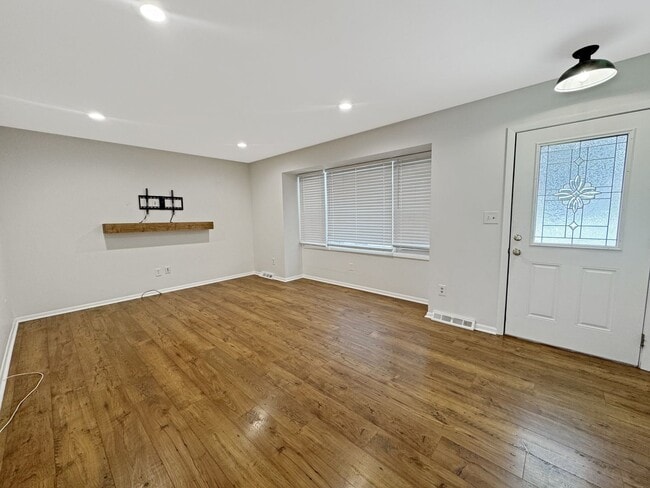 Photo - 1482 Harding St NW