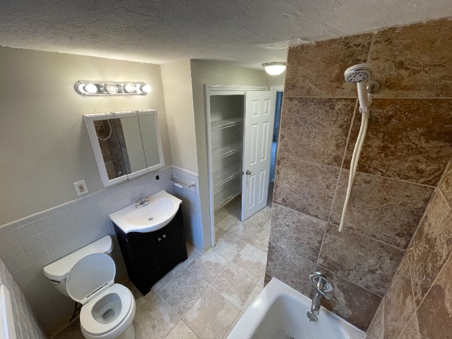 Photo - 1125 Vine St Unit B6