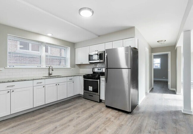 Photo - 5358 S Narragansett Ave Unidad 1